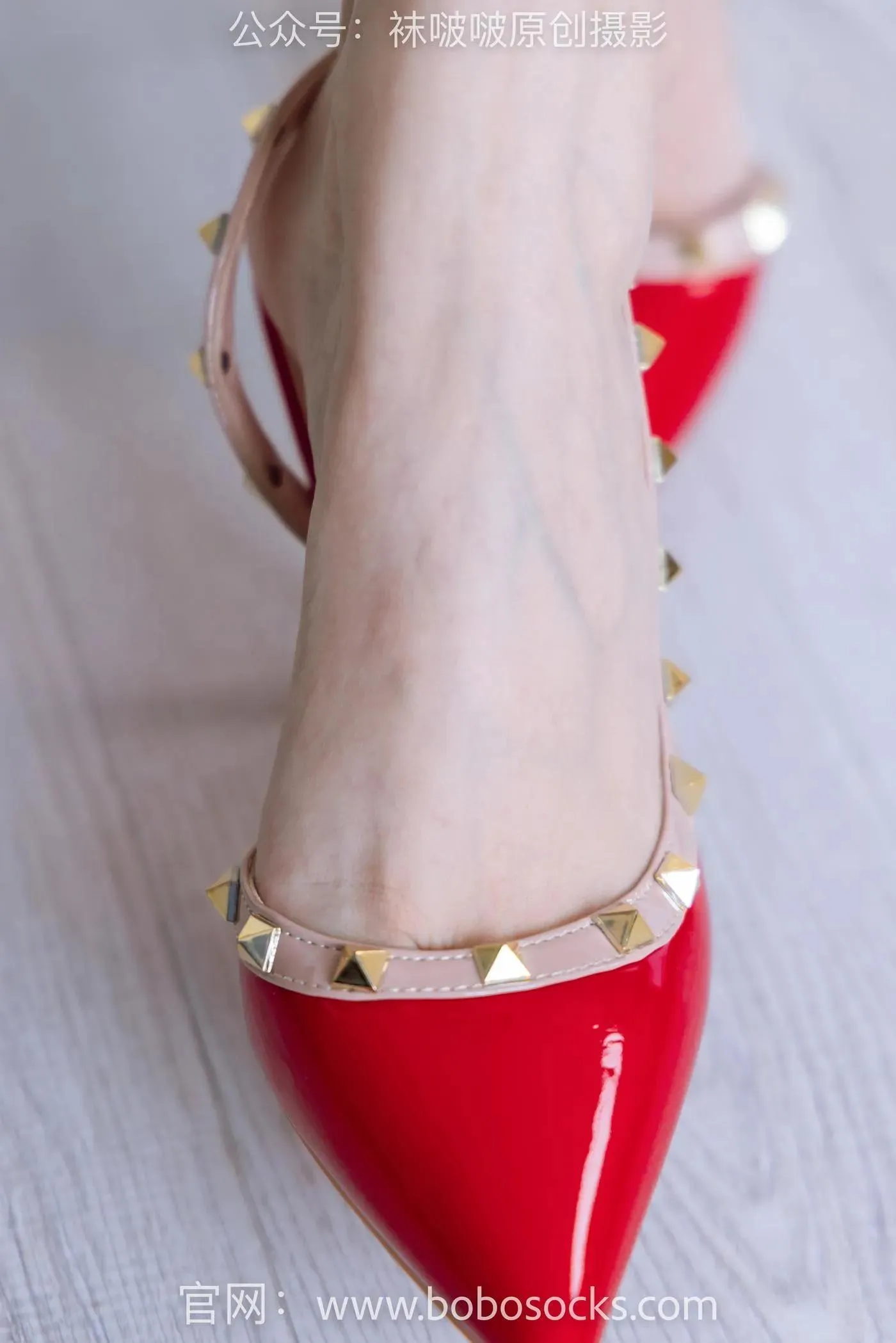 [BoBoSocks袜啵啵]NO.155 小安-两双高跟鞋、黑丝、裸足、涂指甲油 [140P]插图1